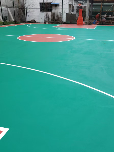 北塔 球场长期使用易出现地面开裂